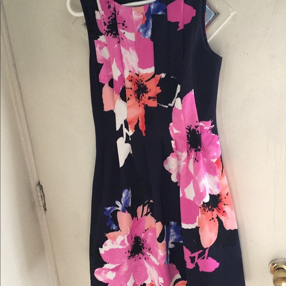 Fully lined sleeveless floral dress - Picture 3 of 15